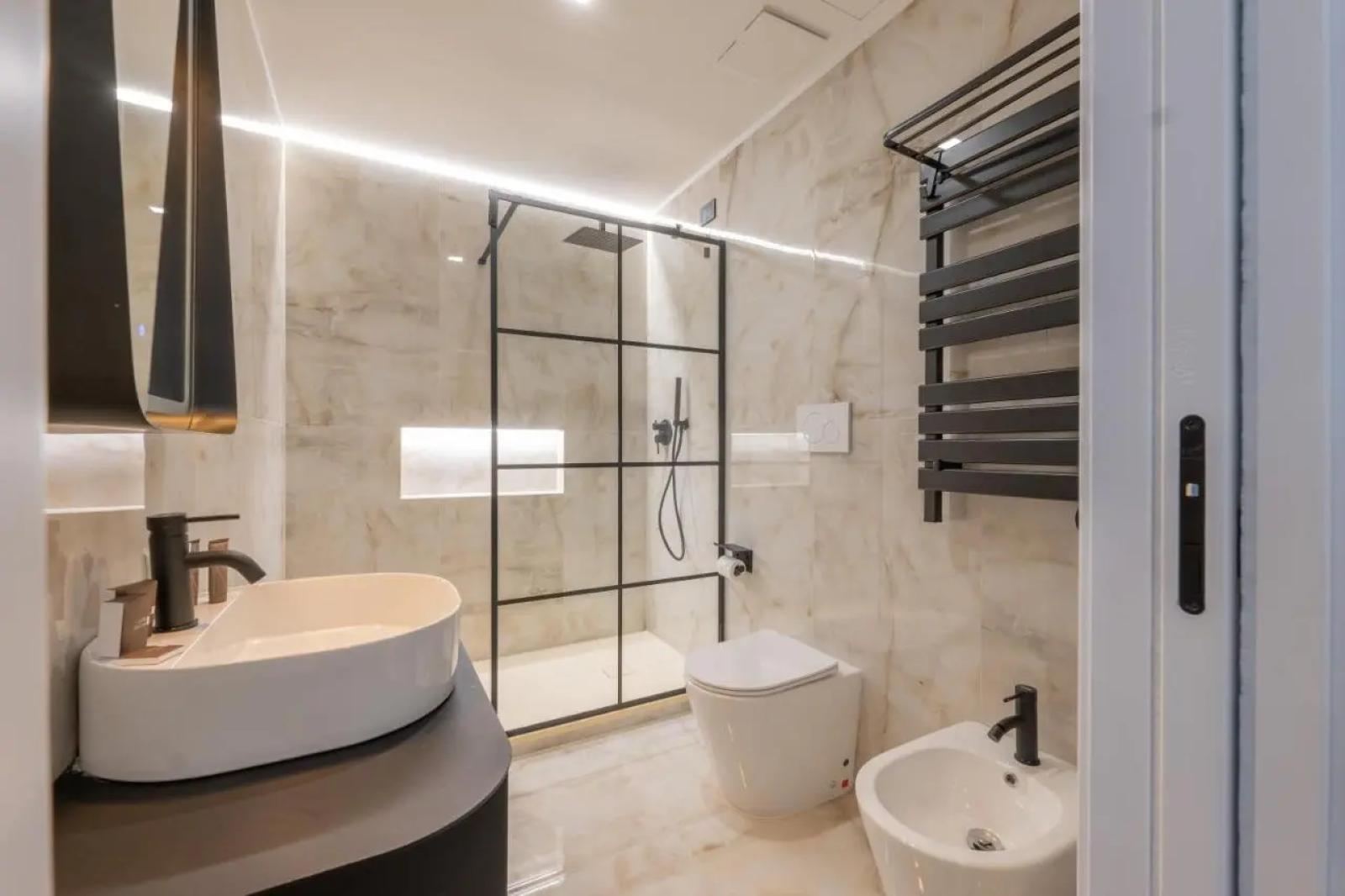 Bagno con doccia